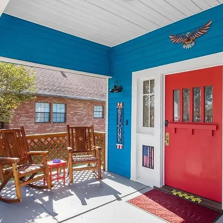 Stockyards-3/4 Mile Away!-Sleeps 8-Americana House