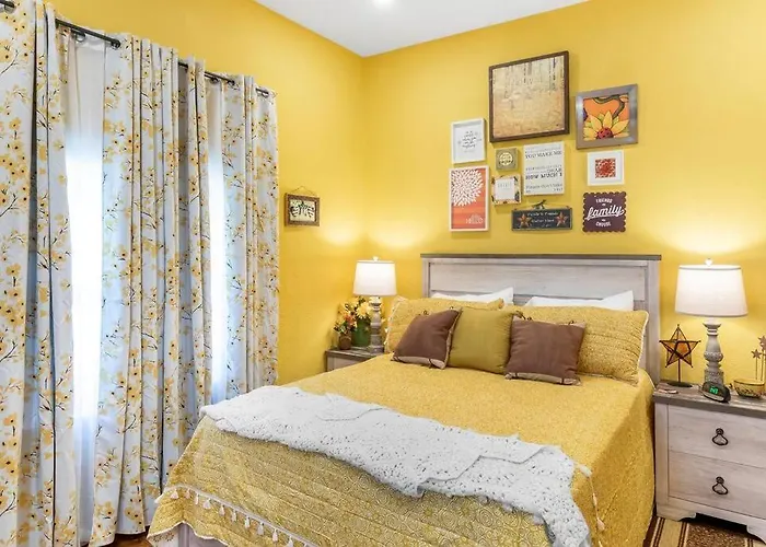 Stockyards-3/4 Mile Away!-sleeps 8-americana House Fort Worth