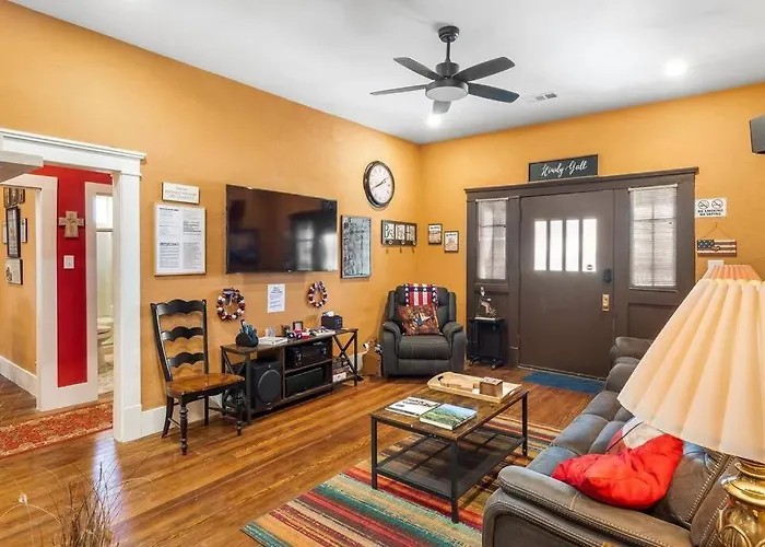 Stockyards-3/4 Mile Away!-sleeps 8-americana House * Fort Worth