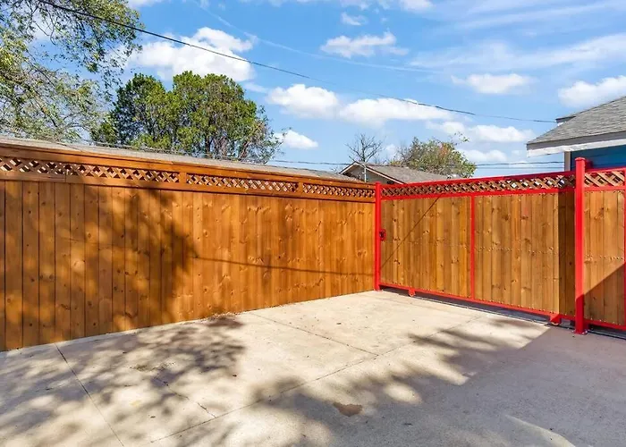 Stockyards-3/4 Mile Away!-sleeps 8-americana House Holiday home Fort Worth