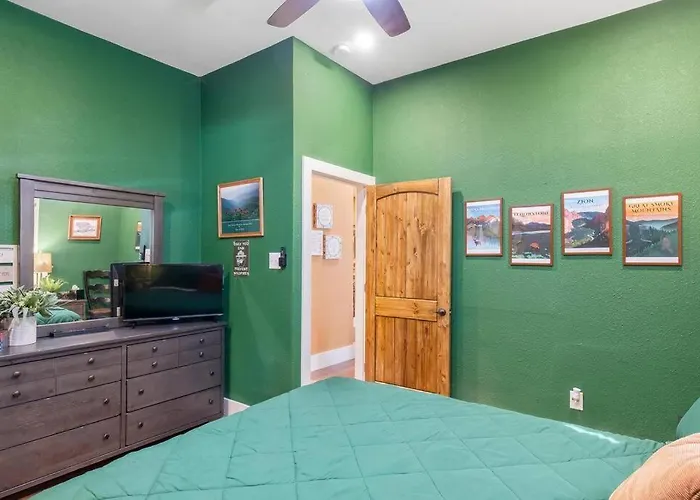 Stockyards-3/4 Mile Away!-sleeps 8-americana House * Fort Worth
