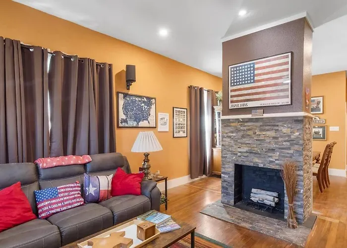 Holiday home Stockyards-3/4 Mile Away!-sleeps 8-americana House Fort Worth