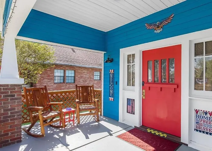 Stockyards-3/4 Mile Away!-sleeps 8-americana House