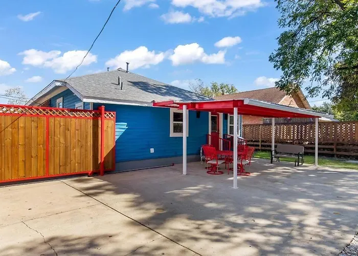 Stockyards-3/4 Mile Away!-sleeps 8-americana House Holiday home