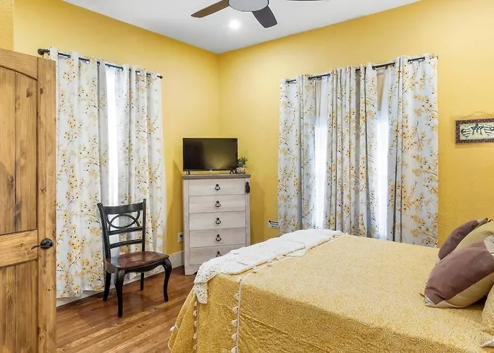 Stockyards-3/4 Mile Away!-sleeps 8-americana House Holiday home Fort Worth