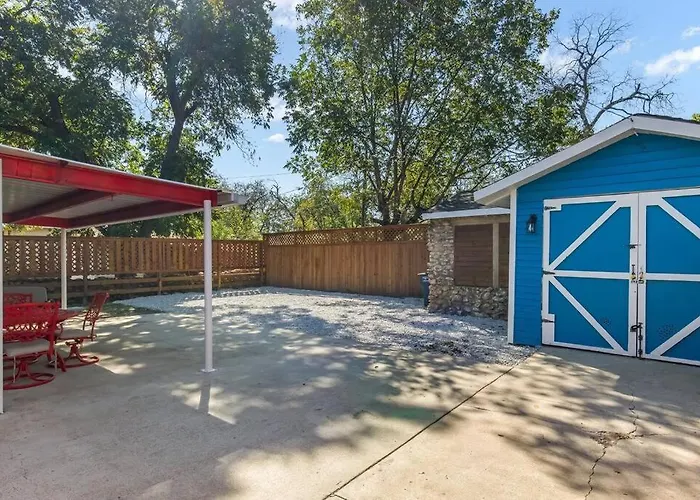 Stockyards-3/4 Mile Away!-sleeps 8-americana House Fort Worth